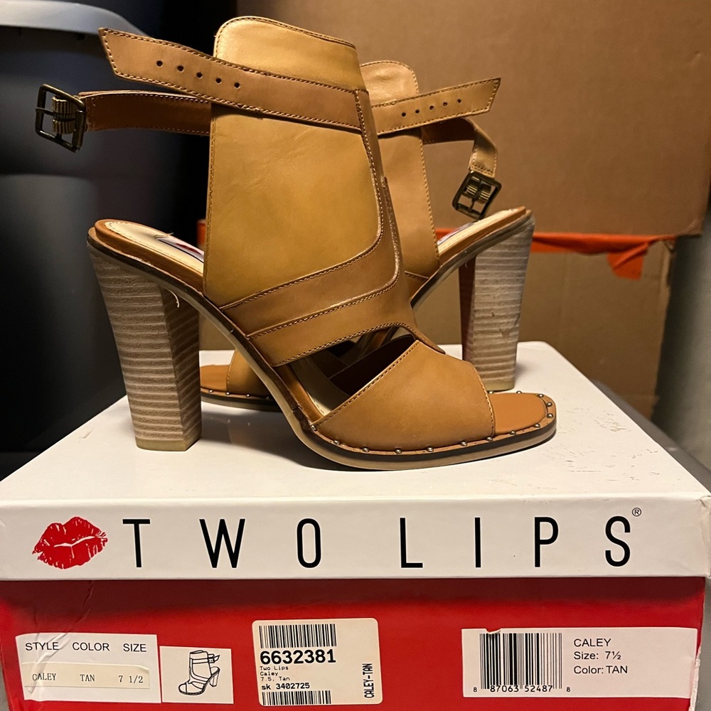 Two Lips Tan Leather Heeled Sandals NWT size 7.5